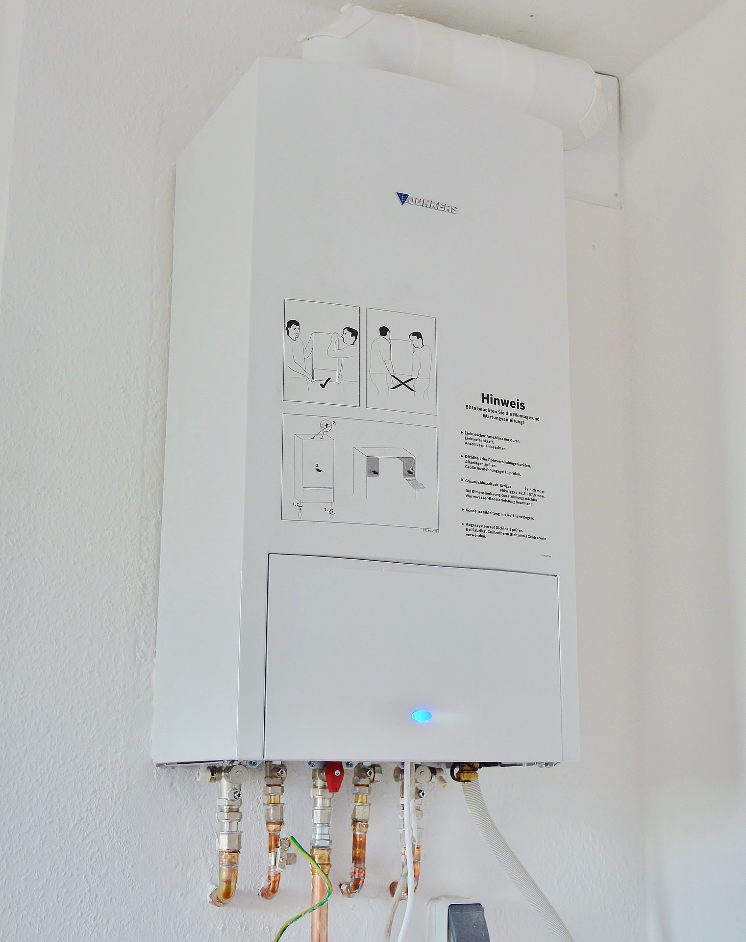 Pros And Cons Of A Tankless Water Heater | Clover Services